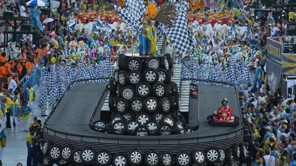 Alegorias são protagonistas no Carnaval das escolas de samba e exigem todo um trabalho de engenharia para movimentar a estrutura de algumas toneladas