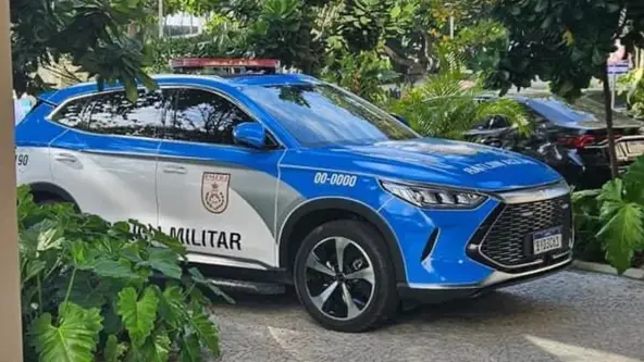 O SUV híbrido plug-in Song Plus e o elétrico D1 marcam presença ostensiva nas ruas agora