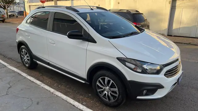 Carro Chevrolet Onix 2018 1.4 Activ SPE/4 (Aut)