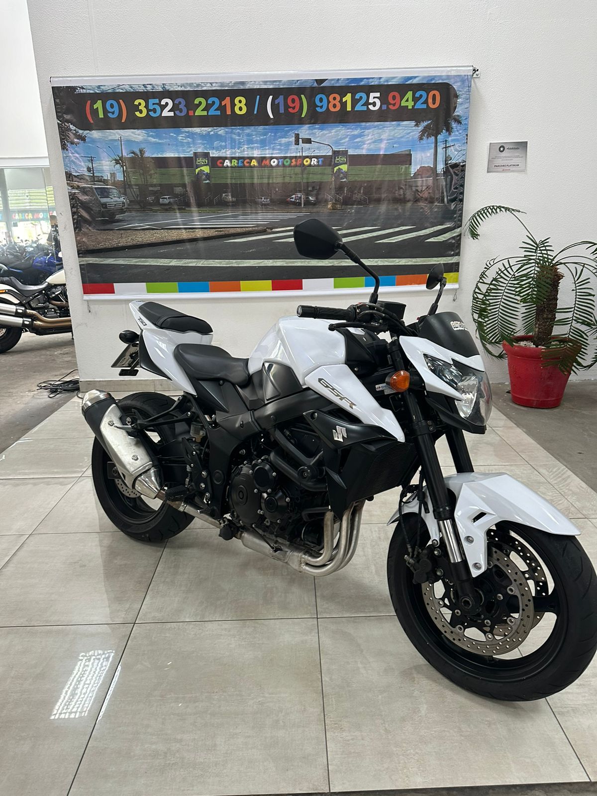 Suzuki GSR 750