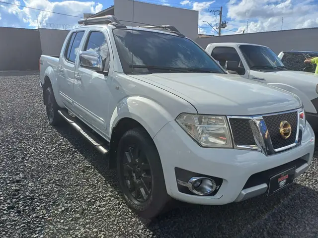 Carro Nissan Frontier 2014 SL 2.5 TD CD 4x4 (aut)