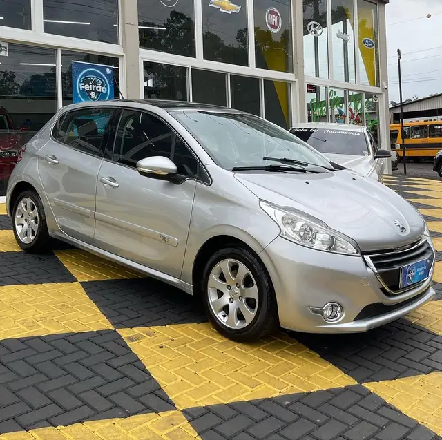 Carro Peugeot 208 2014 Griffe 1.6 16V (Flex)