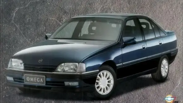 Sedan e perua foram referências na década de 1990, trazendo muito luxo e o famoso motor 6-cilindros em linha