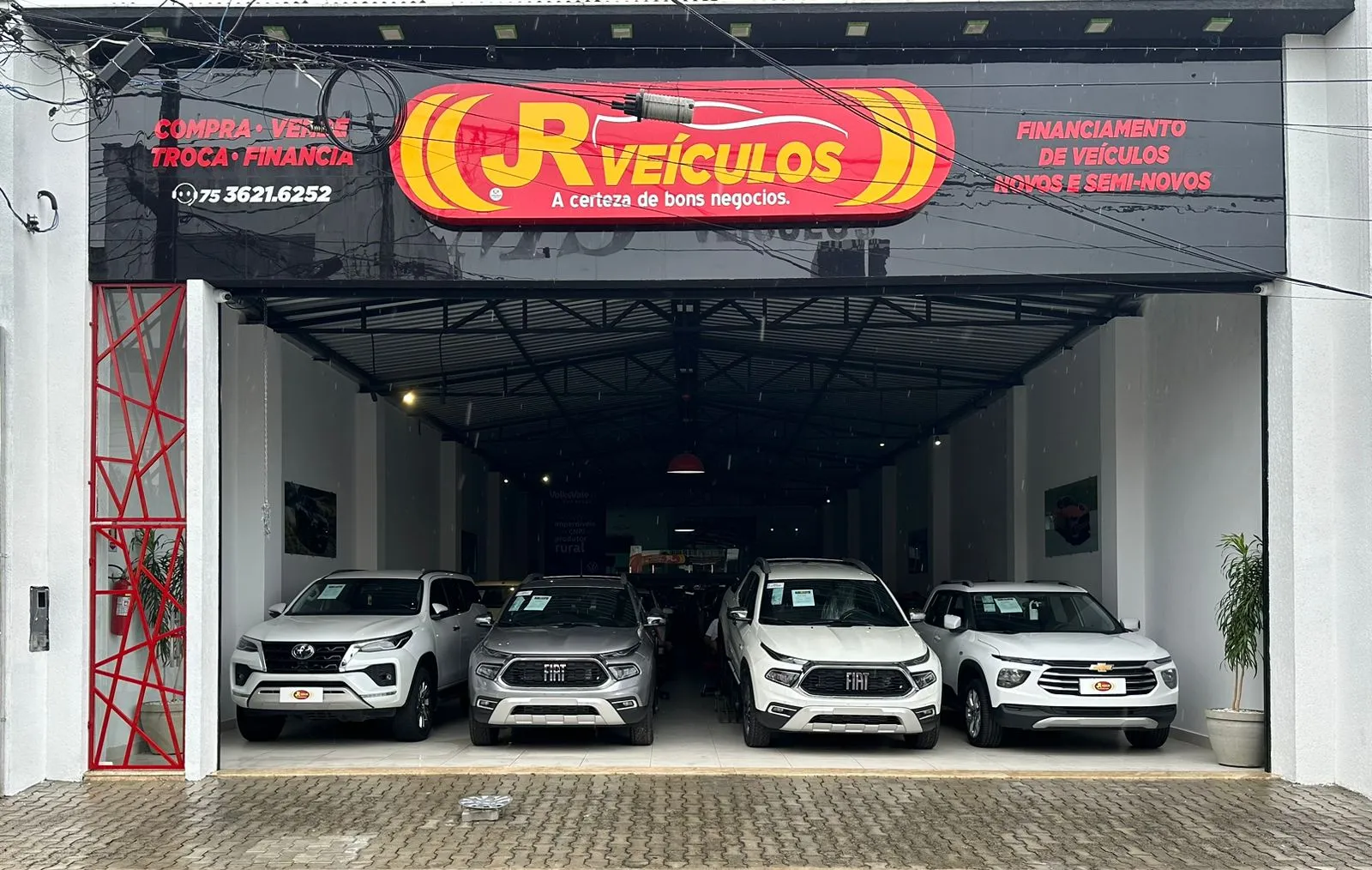 Fachada da loja Veículos à venda em J R Veiculos - Cruz das Almas - BA | Mobiauto