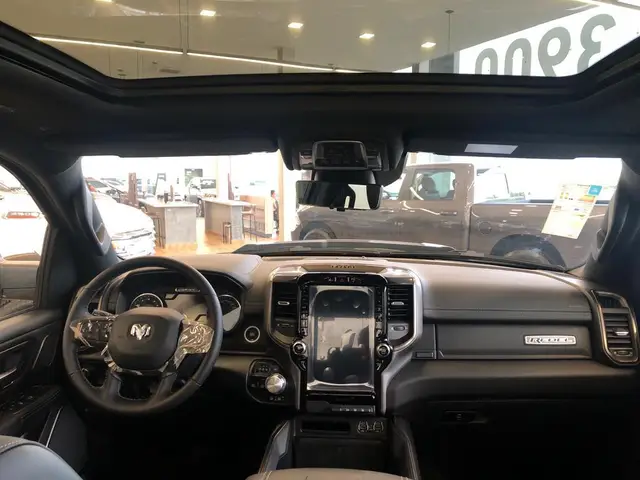 Carro RAM 1500 2023 Rebel 5.7