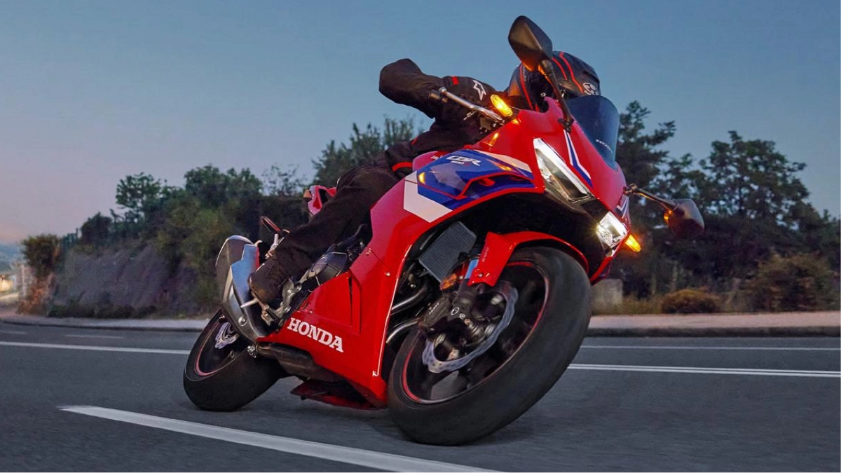 NX400 e CBR 400R são versões com motores menores da família 500 cc da marca