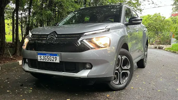 SUV é derivado do projeto do C3 e tem acabamento simples, além de dever equipamentos 