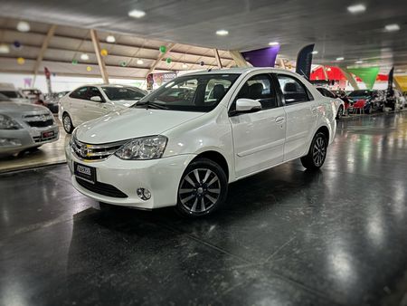 Etios Sedan Platinum 1.5 (Flex)