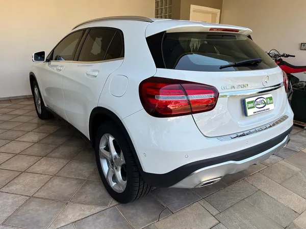 Carros em Regente Feij
