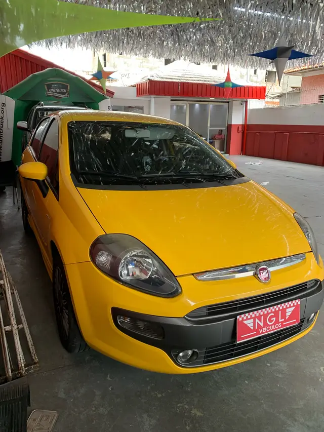 Carro Fiat Punto 2013 Sporting 1.8 16V Dualogic (Flex)