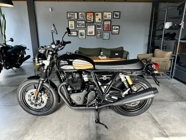 Carro Royal Enfield Interceptor 2024 650 (ABS)