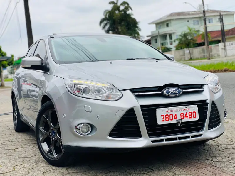Ford Focus Hatch Titanium Plus 2.0 16V PowerShift