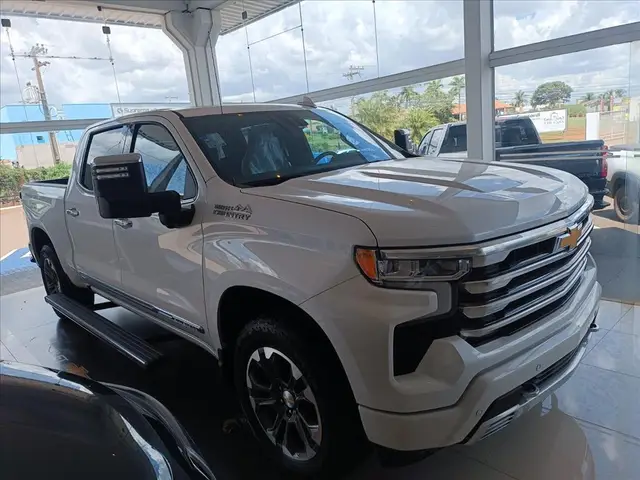 Carro Chevrolet Silverado 2024 High Country 5.3
