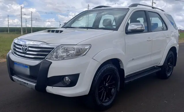 Carro Toyota SW4 2015 SR 4x2 2.7/ 2.7 Flex 16V Aut.