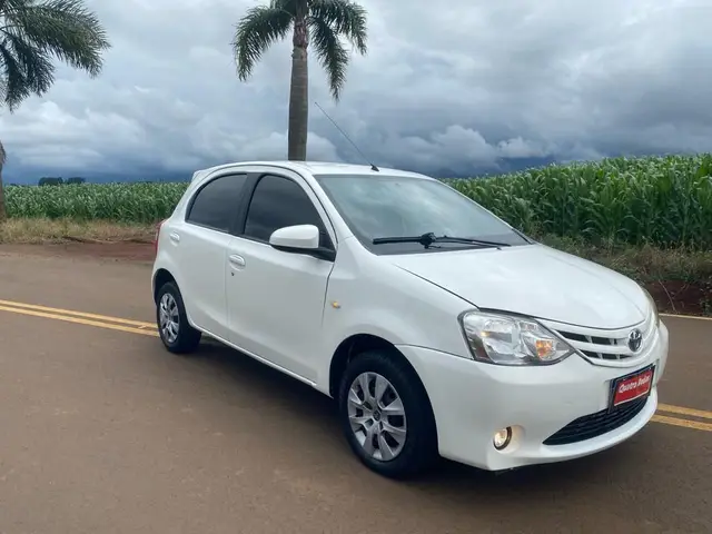 Carro Toyota Etios 2015 X 1.3 (Flex)