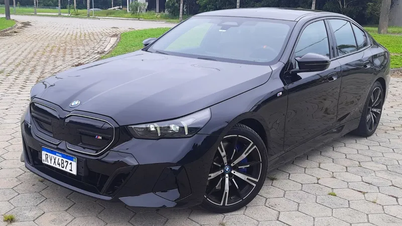 Avaliação: novo BMW i5 M60 voa baixo e tem até realidade aumentada