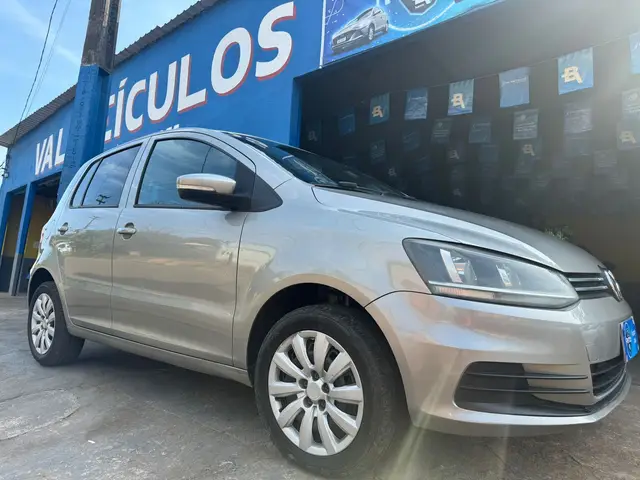 Carro Volkswagen Fox 2015 Trendline 1.0 TEC (Flex)