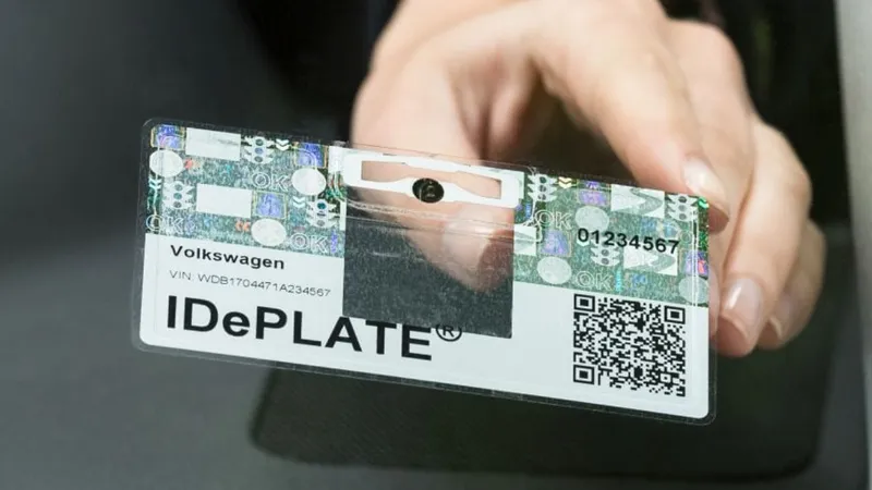 Como é a placa de carro do futuro que promete acabar com fraudes