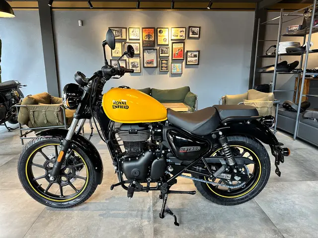 Carro Royal Enfield Meteor 350 2024 Fireball