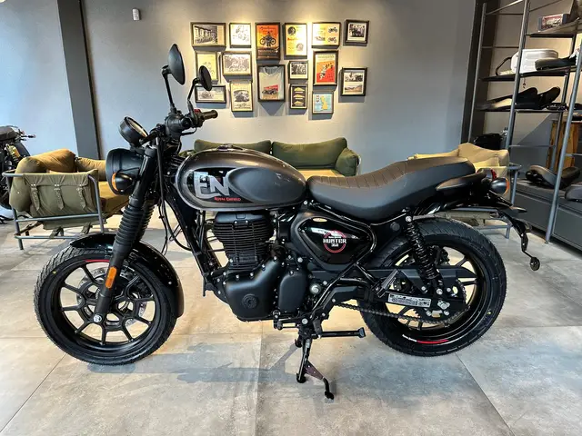 Carro Royal Enfield Hunter 350 2025 Dapper