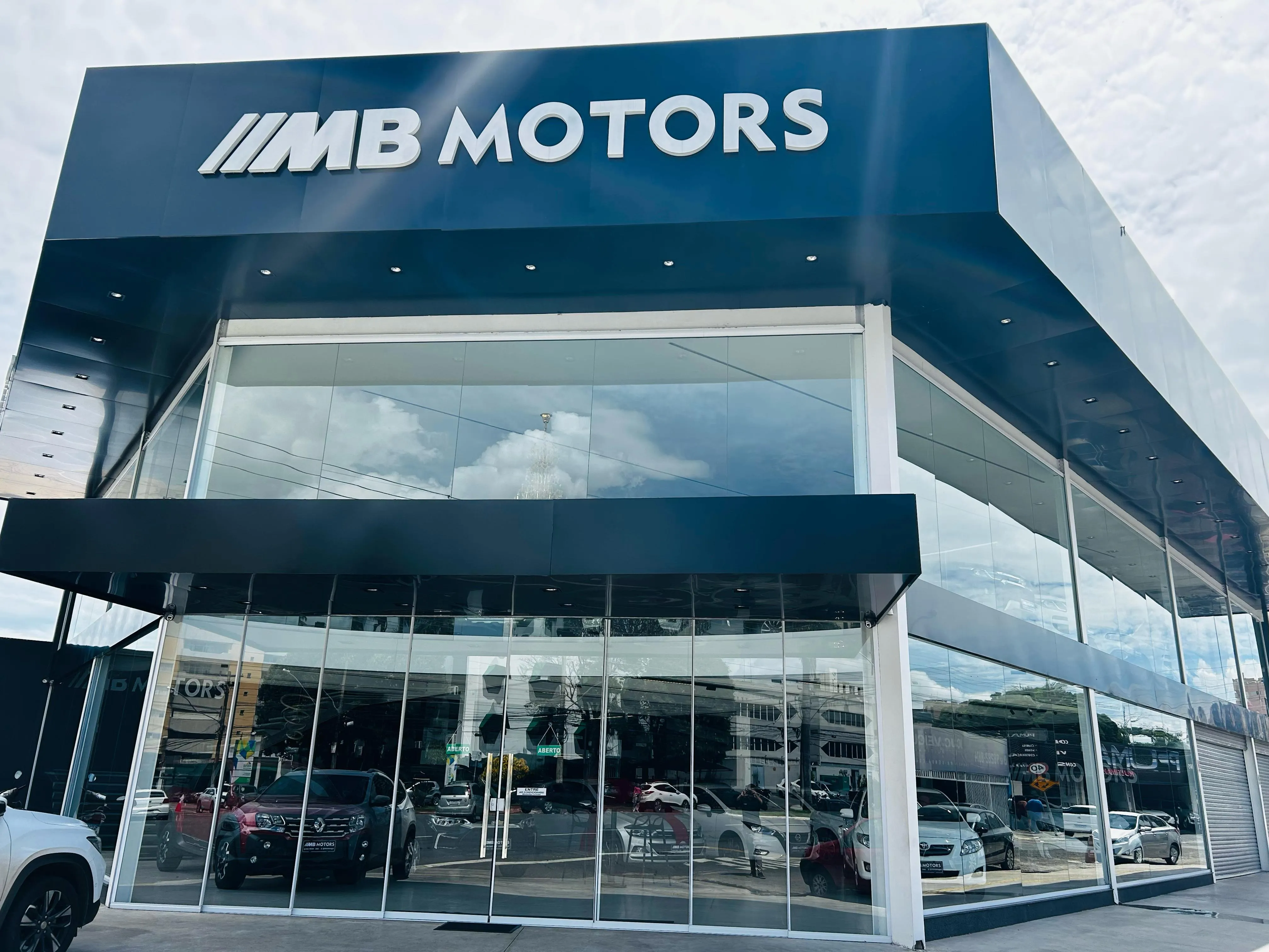 Fachada da loja MB Motors - Goiânia - GO
