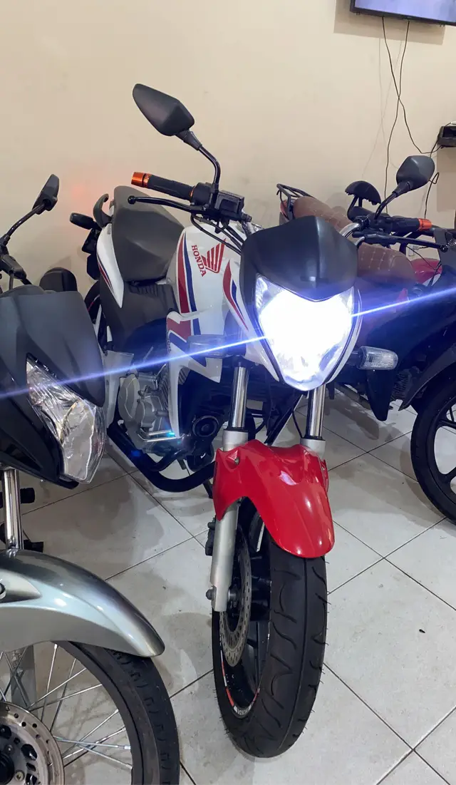 Carro Honda CB 300R 2014 Standard