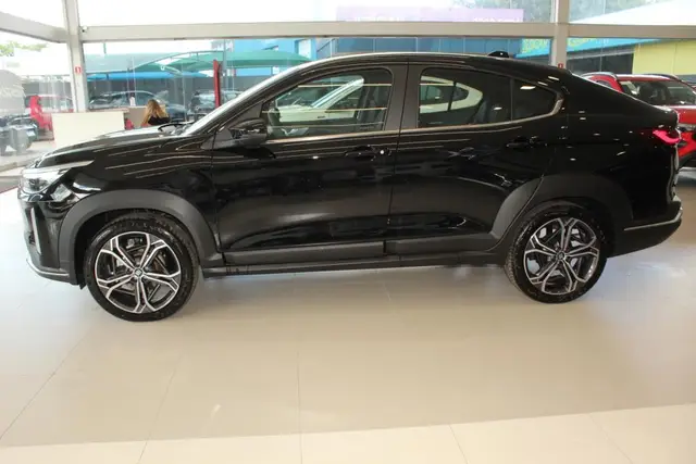 Carro Fiat Fastback 2025 Turbo 200