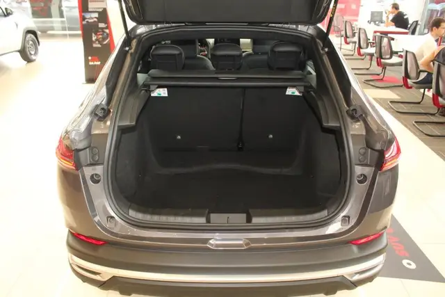 Carro Fiat Fastback 2025 Turbo 200