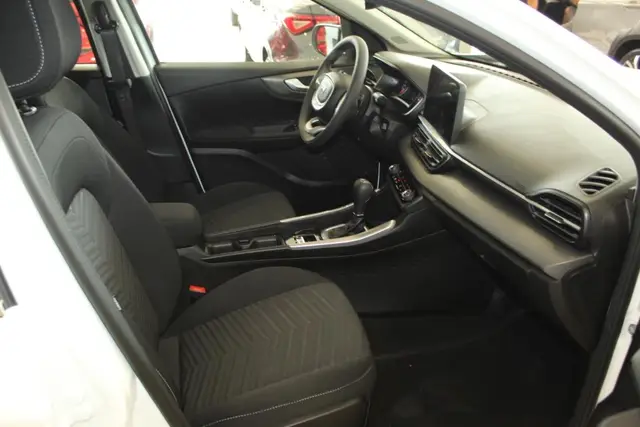 Carro Fiat Fastback 2025 Turbo 200