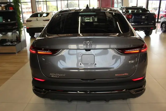 Carro Fiat Fastback 2025 Turbo 200