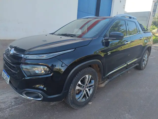 Carro Fiat Toro 2018 Volcano 2.0 diesel AT9 4x4