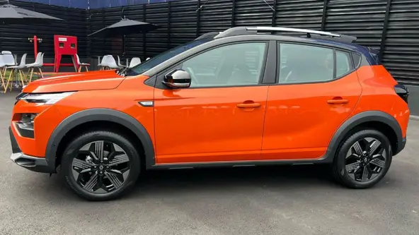 Batizada de Evolution, versão de entrada do SUV tenta manter estilo com truque nas rodas 