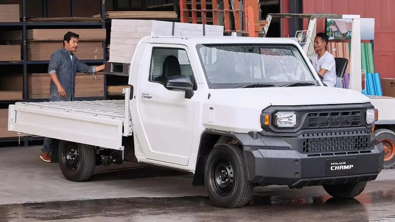 Toyota Hilux Champ: como é a picape cosplay de Bandeirante registrada no Brasil