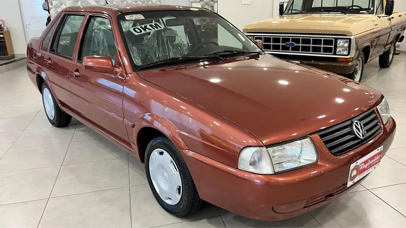 Este VW Santana 2000 é 0km e custa o mesmo que um Toyota Corolla Cross