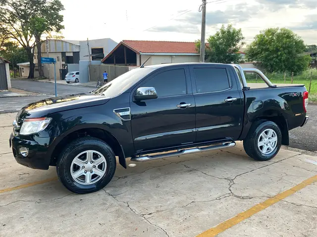 Carro Ford Cargo 1319 2013 CARGO 1319 E Turbo 2p (diesel)(E5)