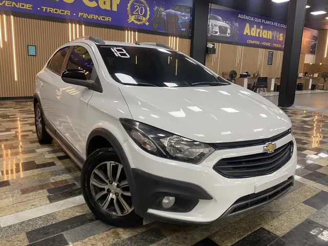 Carro Chevrolet Onix 2018 1.4 Activ SPE/4 (Aut)