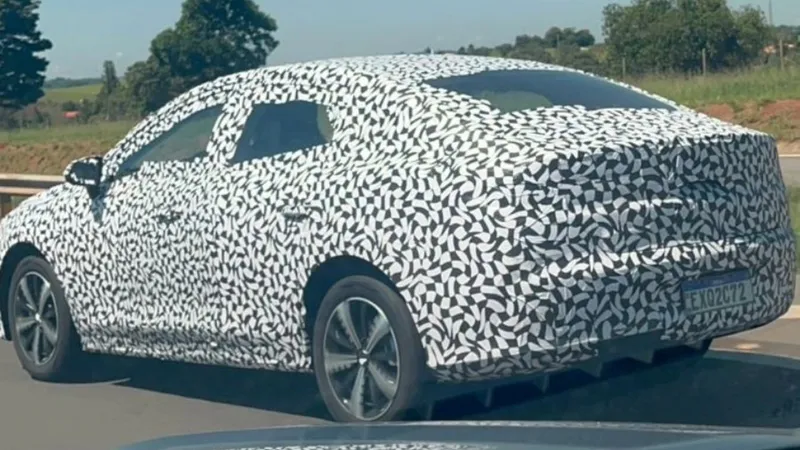 Flagra: BYD King já roda em testes no Brasil e será o novo rival do Corolla