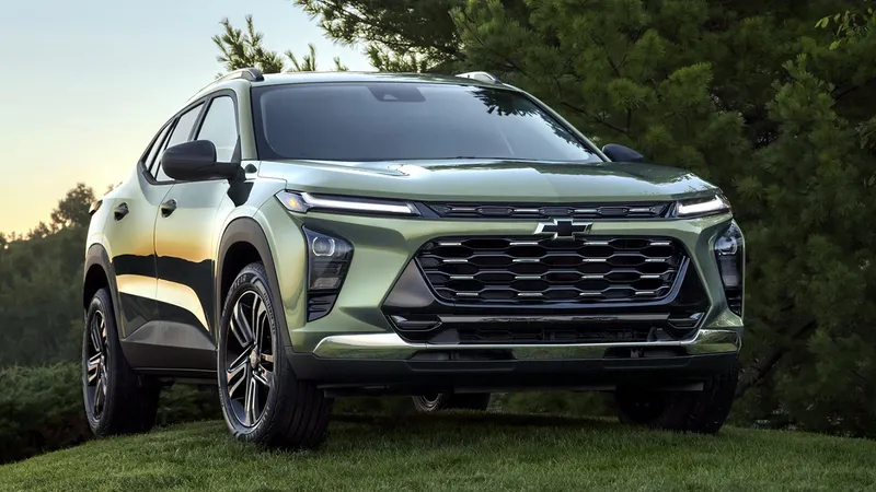 Novos Chevrolet Tracker e Onix terão novos visuais; saiba o que vai mudar 