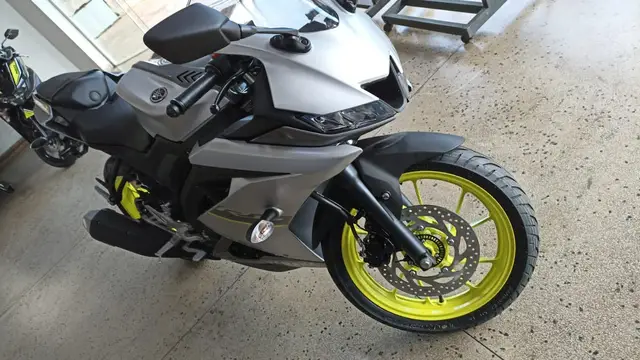 Moto Yamaha YZF R15 2024 ABS