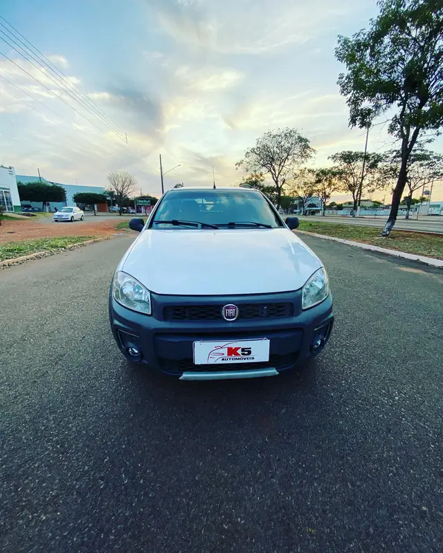 Carro Fiat Strada 2015 Working 1.4 (Flex) (Cabine Dupla)