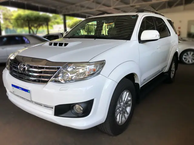 Carro Toyota Hilux SW4 2014 3.0 TDI 4x4 SRV 5L