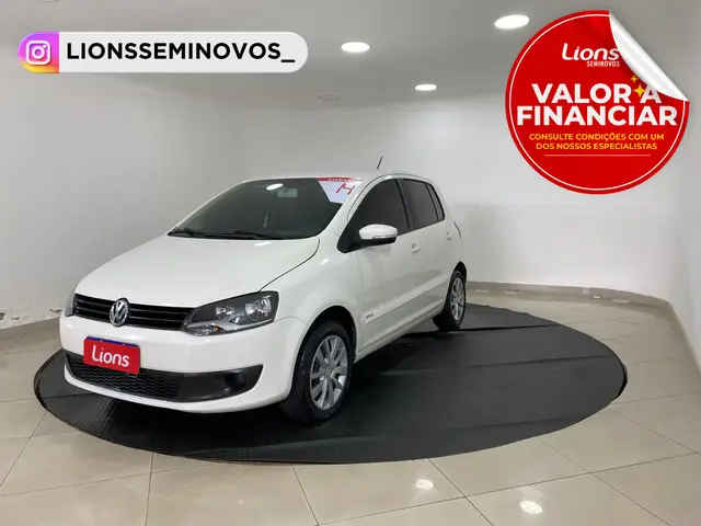 Carro Volkswagen Fox 2014 1.0 TEC (Flex) 2p