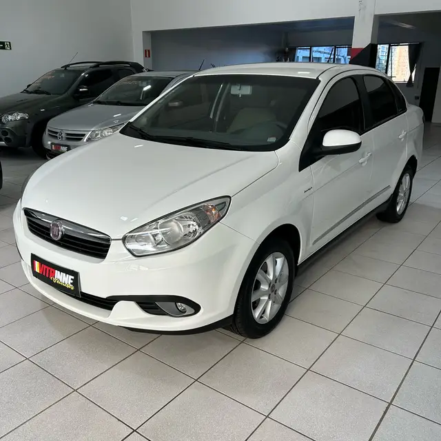 Carro Fiat Grand Siena 2013 Essence 1.6 16V Dualogic (Flex)