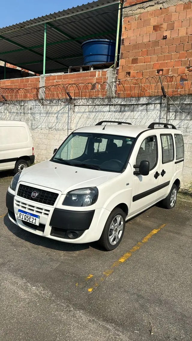 Carro Fiat Doblò 2021 Essence 1.8 16V (Flex)