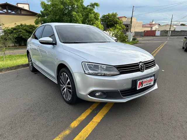 Carro Volkswagen Jetta 2013 2.0 TSI Highline DSG
