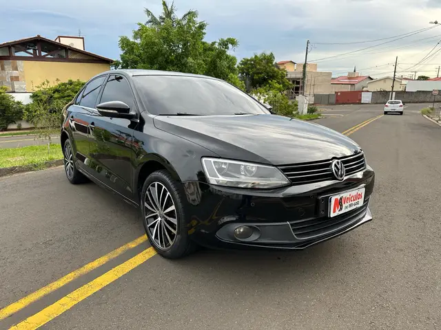 Carro Volkswagen Jetta 2012 2.0 TSI Highline DSG