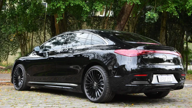 Mercedes-Benz EQE: 7 Itens absurdos do sedan elétrico de luxo