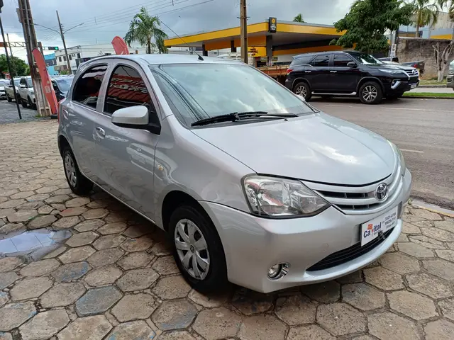 Carro Toyota Etios 2015 X 1.3 (Flex)