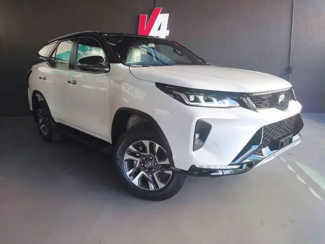 Carro Toyota SW4 2024 Diamond  2.8 turbodiesel 7L 4x4 (Aut)