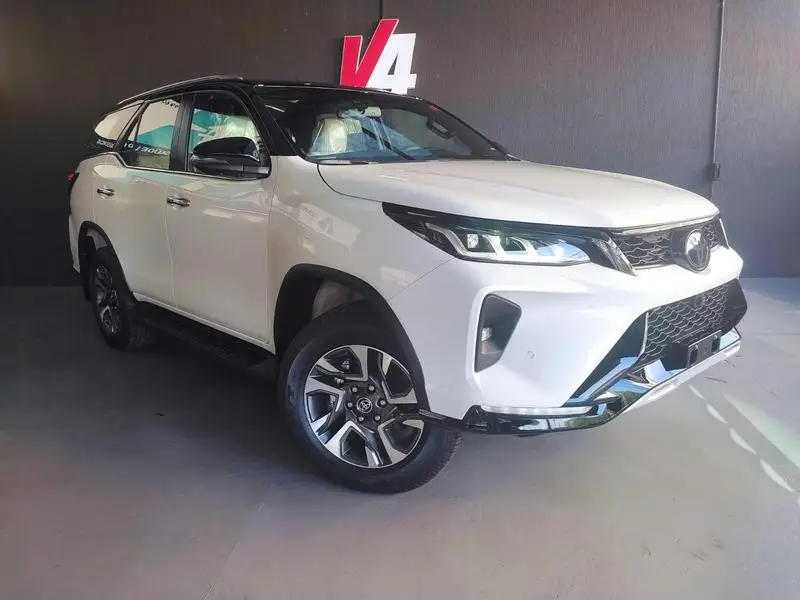 Toyota Diamond  2.8 turbodiesel 7L 4x4 (Aut)
